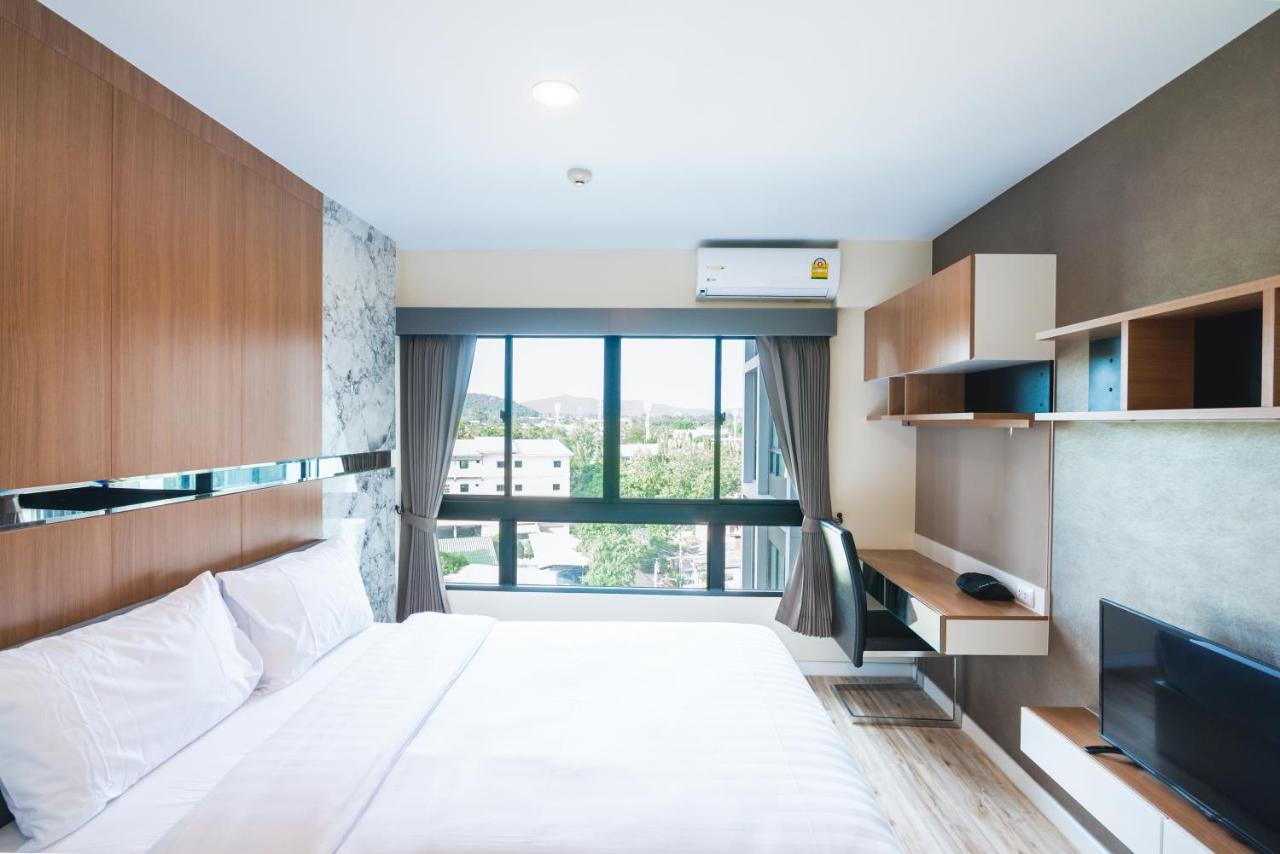 Akira Hotel Si Racha Esterno foto