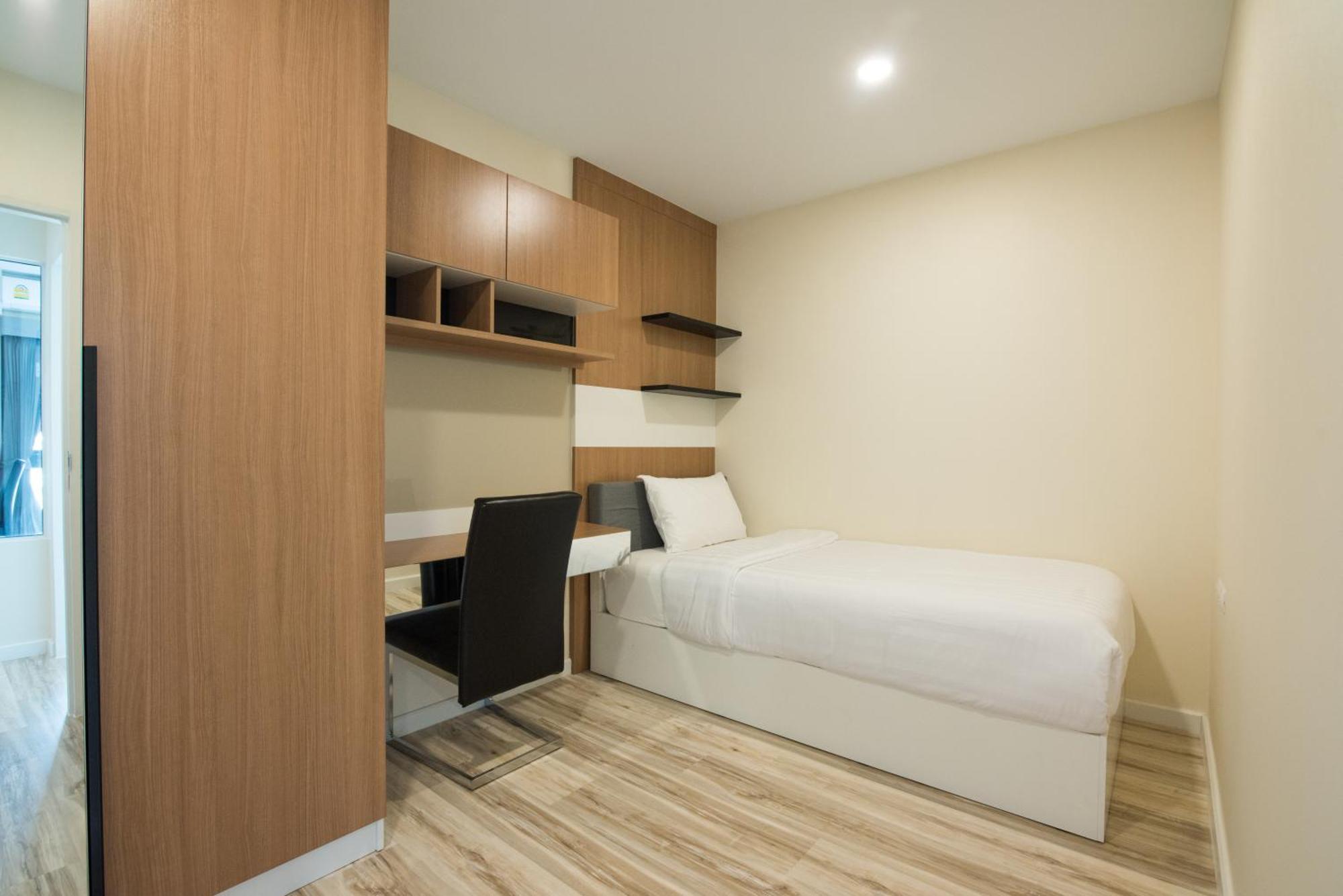 Akira Hotel Si Racha Esterno foto