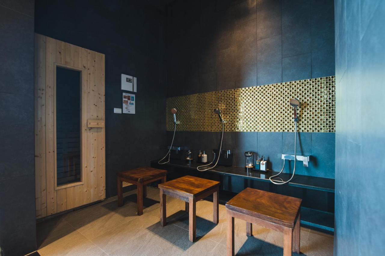 Akira Hotel Si Racha Esterno foto